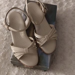 STRIPPY-P BONE shoes MADE IN USA SIZE 7W Tripad comfort.